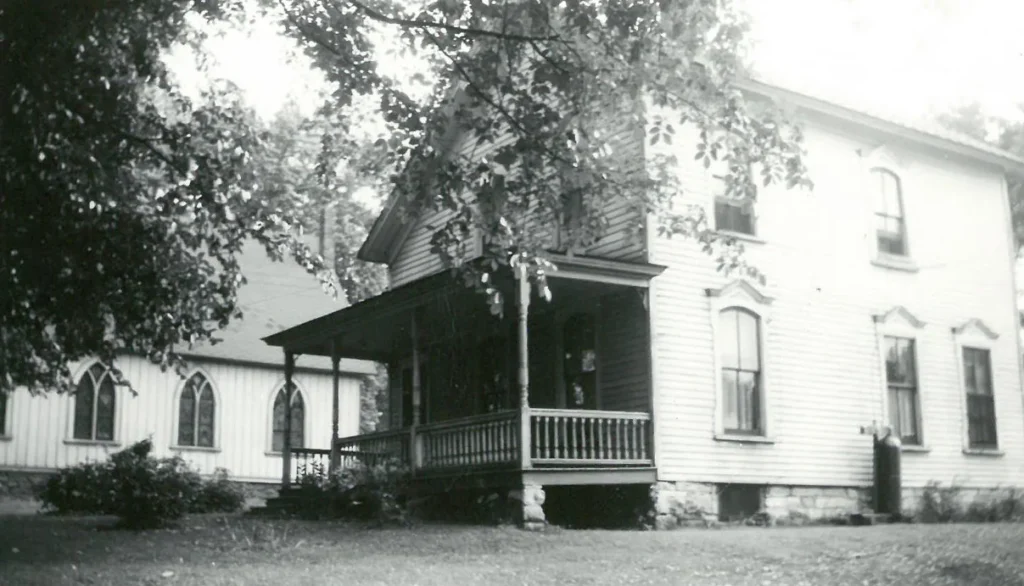 The former parsonage (“rectory”) to the north of the church (the sanctuary is visible on the left). Photo ca. 1940s.
